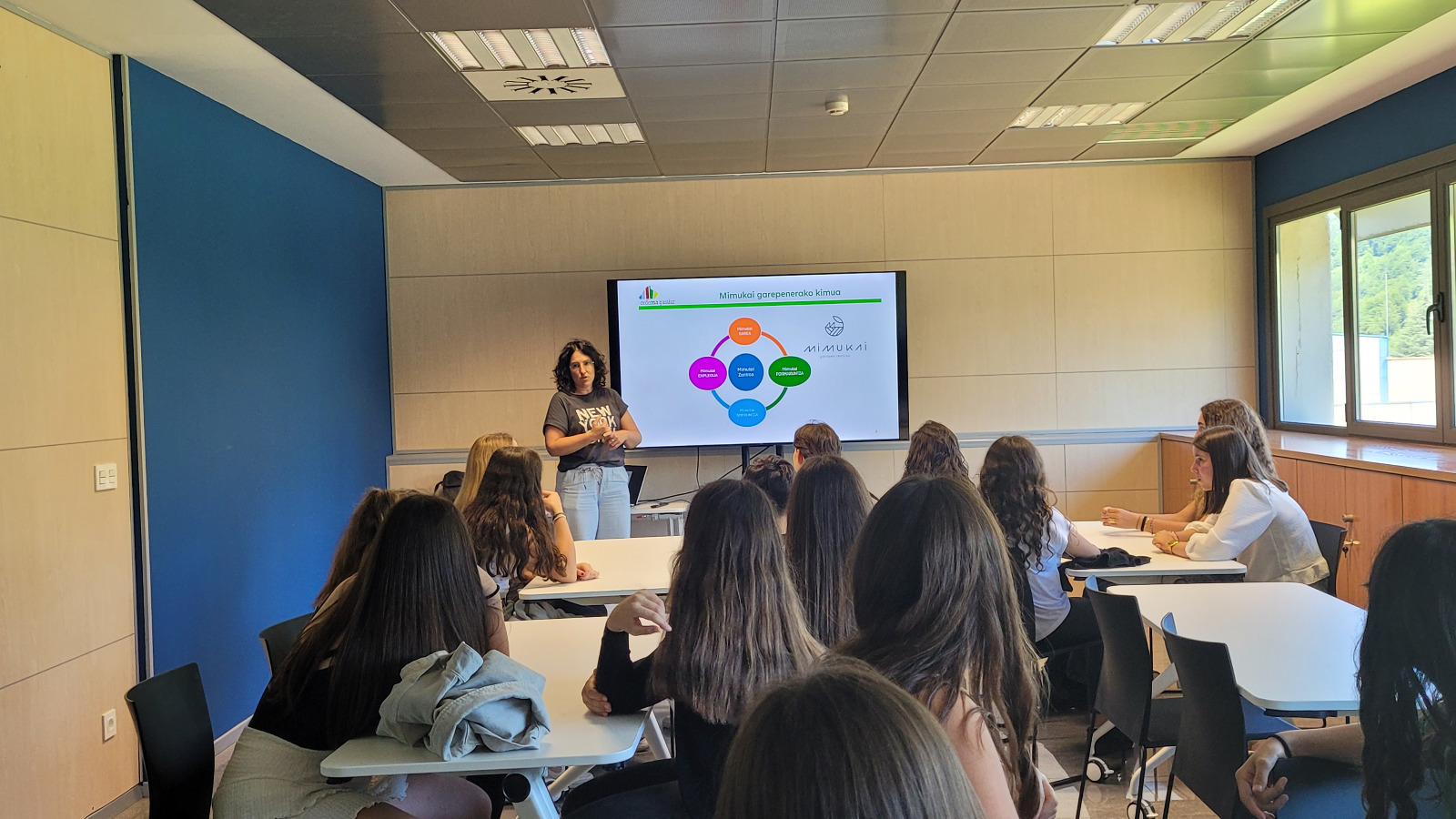 Alumnos del Instituto Amazabal visitan el centro Mimukai