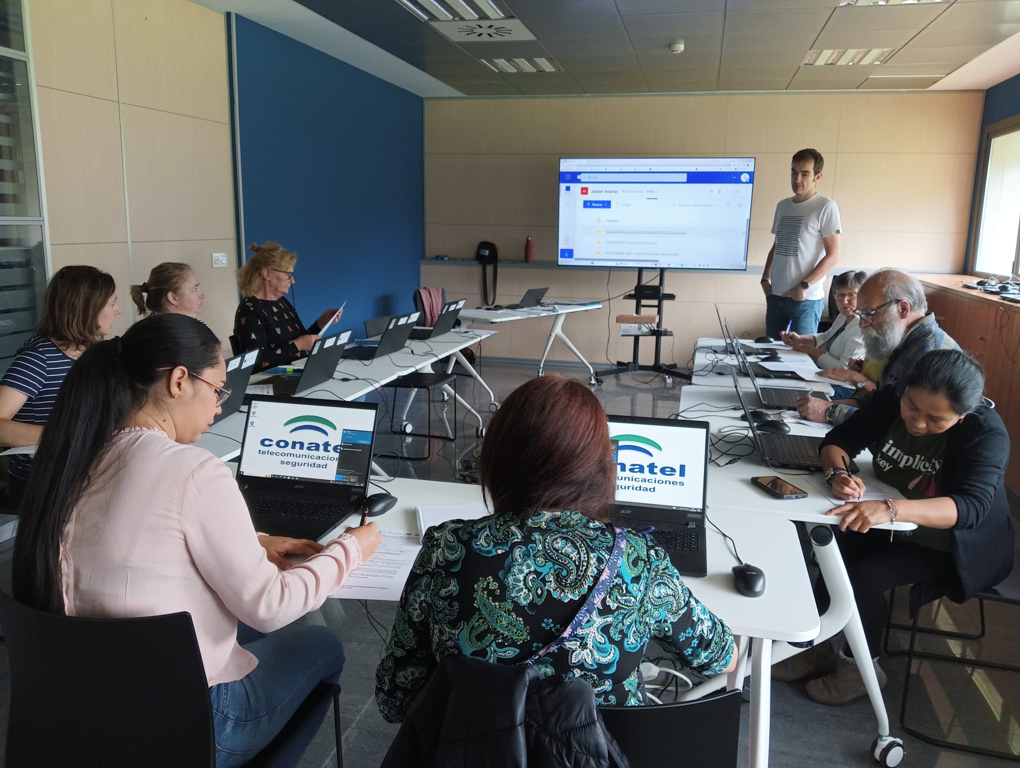 El Centro Mimukai ha ofrecido un curso sobre tramites en la administración electrónica